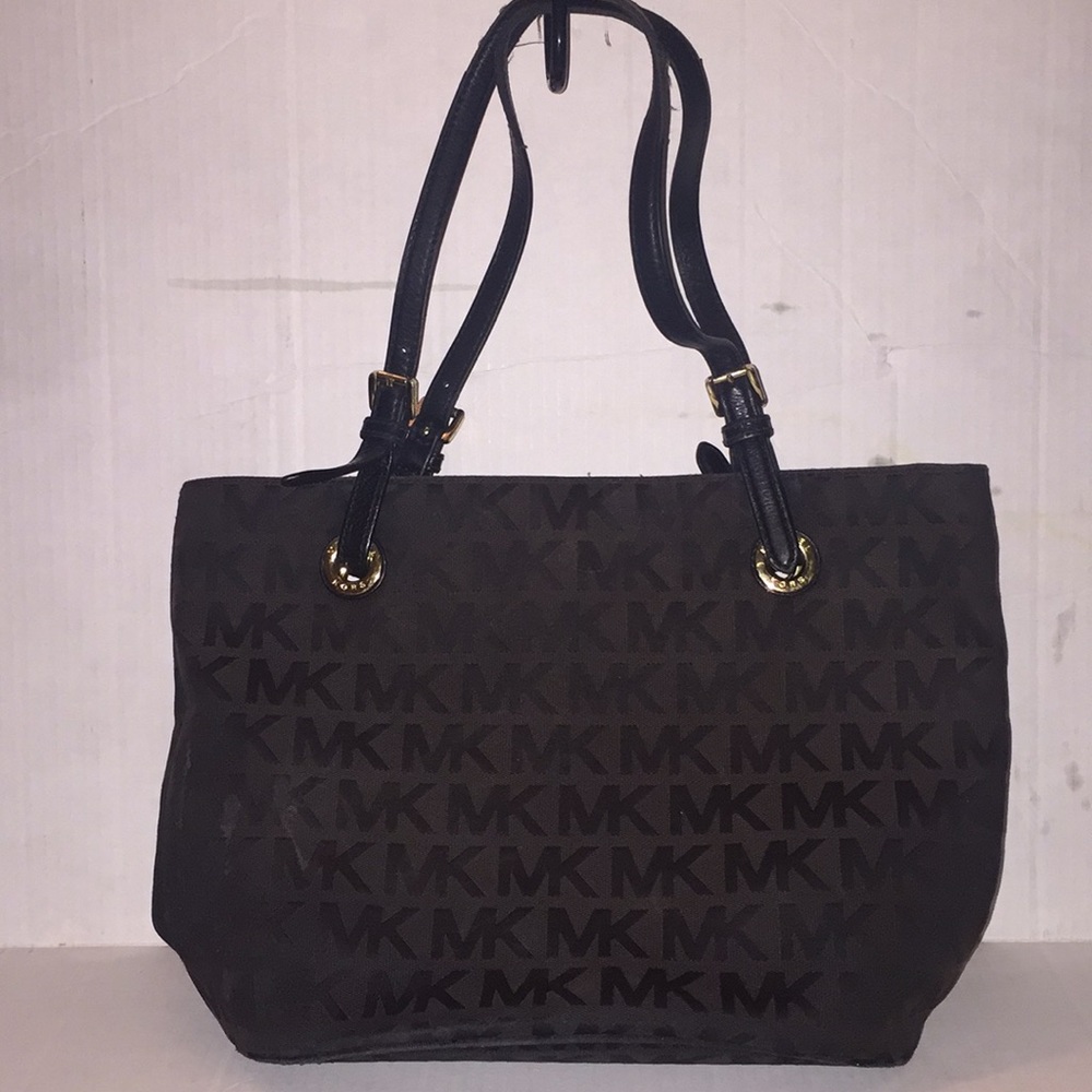 Black Michael kors bag